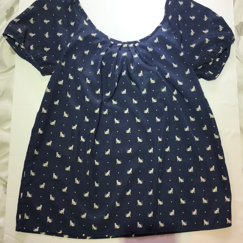 Old Navy silky cat shirt with bow detail size sm